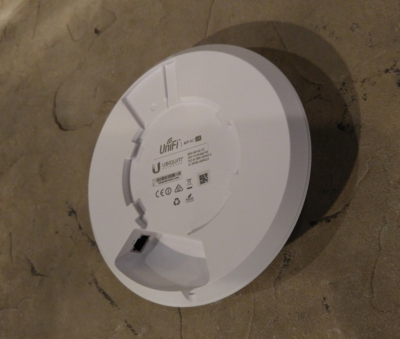 Точка доступа WiFi Ubiquiti UniFi AP AC Lite (2.4 + 5.0 ГГц, 100 мВт) Точка доступа WiFi Ubiquiti UniFi AP AC Lite (2.4 + 5.0 ГГц, 100 мВт)